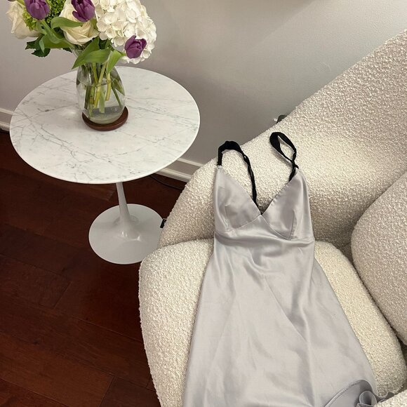 Victoria's Secret - Grey Satin Nightgown - Crossed Straps - STUNNING! - Size S - Picture 1 of 3